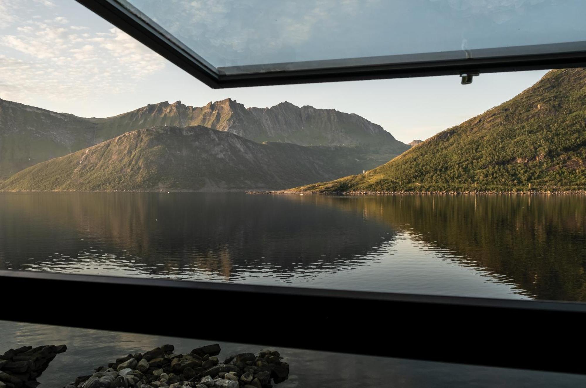 Polar Panorama Lodge Fjordgard Bagian luar foto